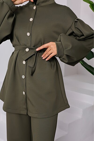 onlymoon Σετ Κάτω και Άνω Μέρος από Υφασμάτινο Χακί Scuba ♦   Πλήρως ενεργοποιημένο με κουμπί ♦   με ζώνη ♦   Γυναικείο Σετ Χιτζάμπ ♦   Μοντέρνα άνετη εφαρμογή