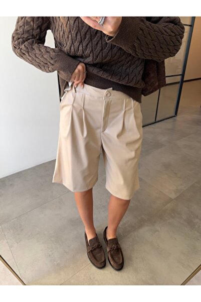 BB Bensu Buyruk BEJ RENGİ DERİ BERMUDA