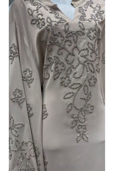 FAKHM AL SAWAR Jalabiya with luxurious embroidery