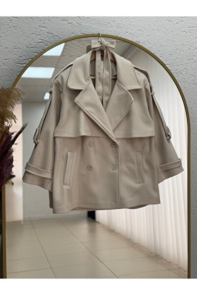 BENAHOLL قبعة قصيرة من باسيليا بتفاصيل أزرار على الأكمام - EK683 حجر