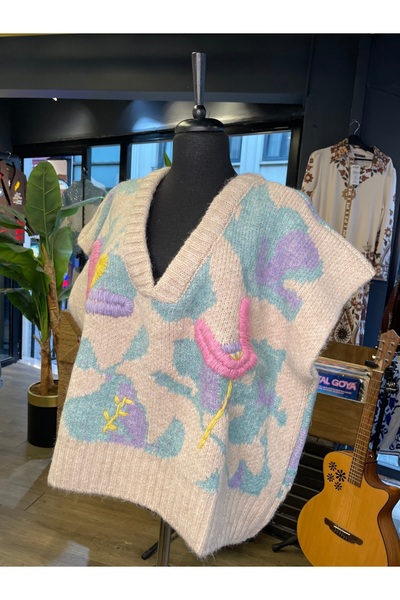 By-esq Women's Embroidered Winter Zero Sleeve Colorful Sweater