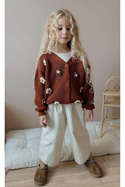 Elidabutik The Sought-After Piece of Each Combination Is the Floral Cardigan.