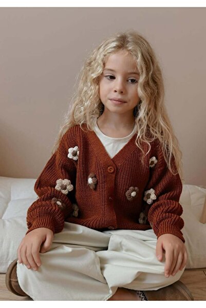 Elidabutik The Sought-After Piece of Each Combination Is the Floral Cardigan.