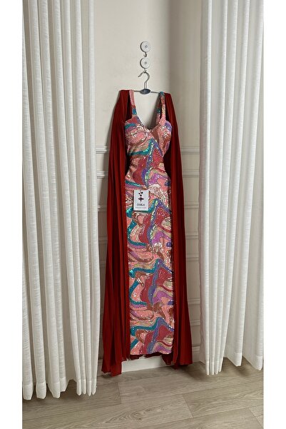 Onila Elegant and luxurious evening gown with embroidered shawl