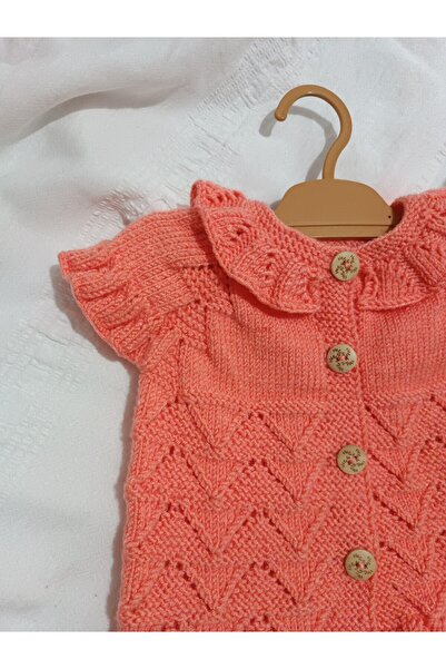 Ebi El örgüsü fırfırlı bebek yelek