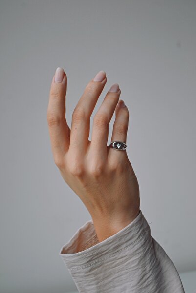 Sunday Hugs خاتم إصبع السيلي الفضي من كليو - مع حجر أبيض