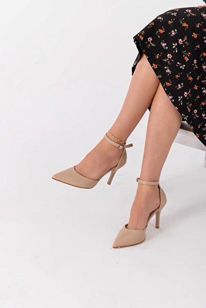 nuvilo حذاء نسائي بكعب رفيع وحزام بعرض 8.5 سم وطرف مدبب