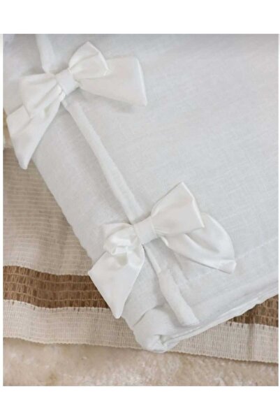 Fun Moment White baby swaddle for children, decorated with small bows.