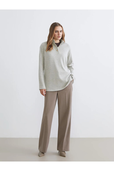 LC Waikiki بلوزة LCWAIKIKI الأساسية باللون البني ياقة مرتفعة متوسطة الطول بال...