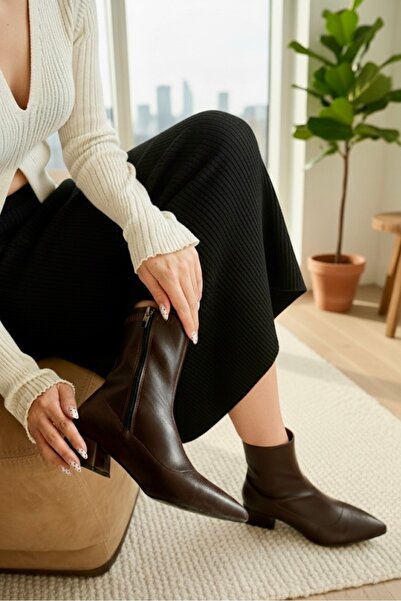 AUREA MILANO حذاء نسائي فاخر باللون البيج للاستخدام اليومي بتفاصيل مطاطية وكع...