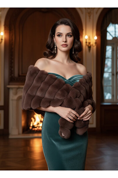 Opera Fashion Luxurious brown fur jacket with an elegant design and soft texture.
