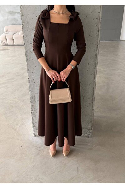 mafdress Γυναικείο Μακρύ Βραδινό Φόρεμα με Λεπτομέρεια Φιόγκο Καφέ Τετράγωνο Γιακά