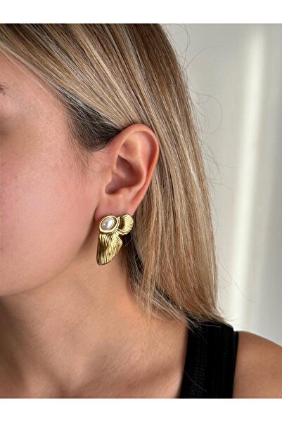 sparkandsoul Altın Renk İnci Detaylı Kanat Küpe