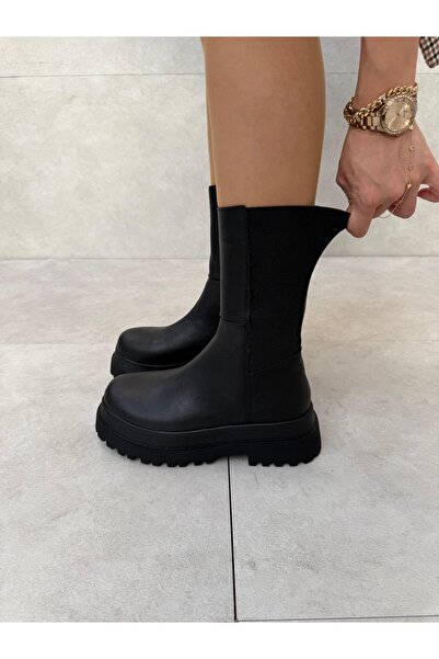 Elvinin Tarzı Oster Siyah Deri Lastik Detaylı Fermuarlı Bot