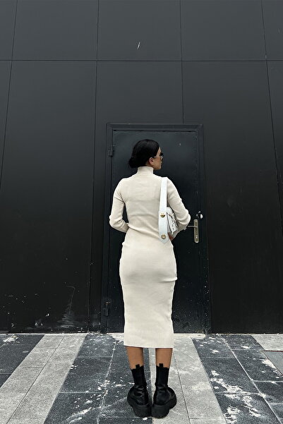 ForOus KREM BALIKÇI YAKA GÖĞÜS DETAYLI UZUN TRİKO ELBİSE