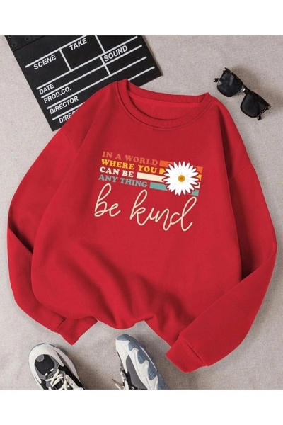 LUSHN سويت شيرت بي كايند ديزي كبير الحجم بياقة دائرية ومطبوع باللون الأحمر