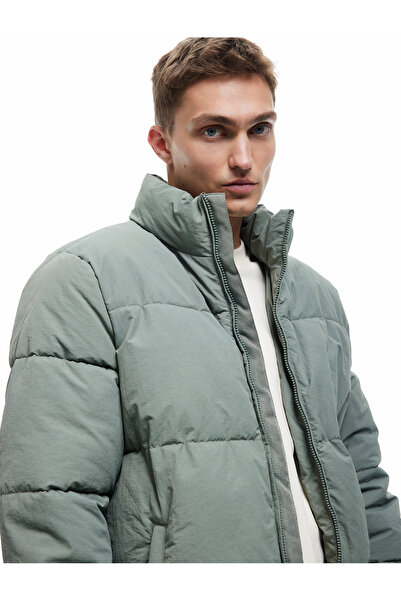 Koton ψηλός λαιμός Χειμερινό πουπουλένιο παλτό με φερμουάρ και λεπτομέρεια τσέπης