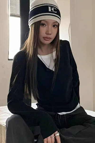 Karakedi Black V-Neck Detailed White Piece Y2K Long Sleeve Crop