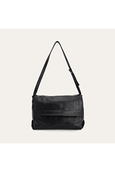Mudo Covered Shoulder Bag with Crinkled Leather Appearance