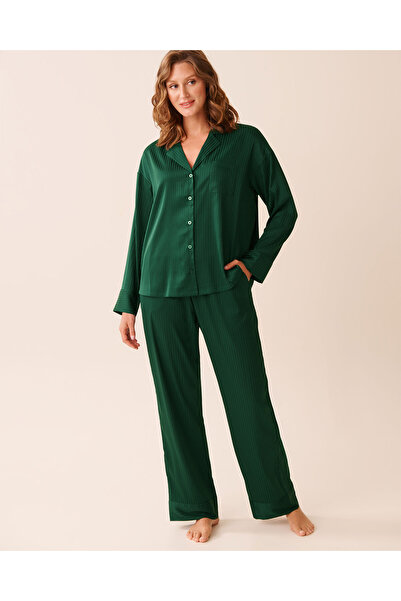 La Vie en Rose طقم بيجامة من الساتان المخطط بنقشة الجاكار