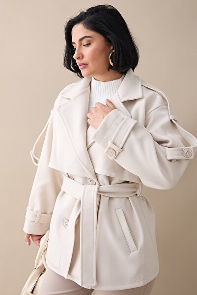 InStyle Короткий пальто з білими еполетами