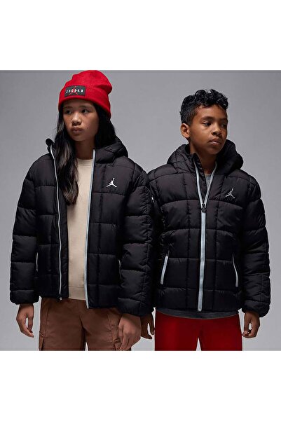Nike Детская черная куртка Jordan Essential (95F009-023)