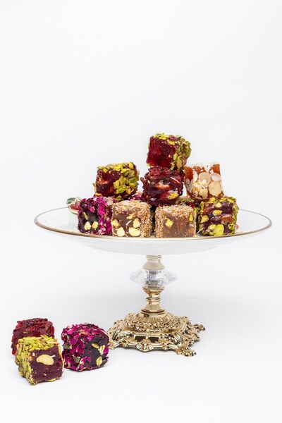 Paşa Dairesi Special Turkish Delight with Pistachios, Rosehip, Rose, and Nuts, Luxury Cardboard Boxed 650 Gr