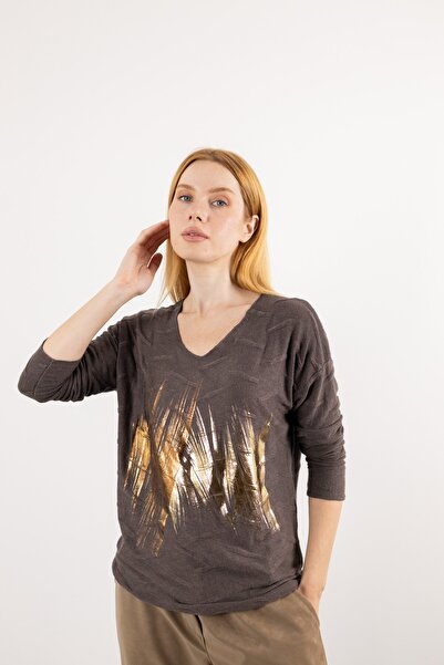 Butik Suat V Yaka Detay Sırt Kabartma Detaylı Baskı Desenli Kazak