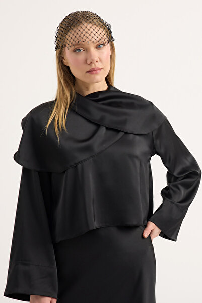 Birgül Bektaş Bluză neagră din satin cu volan