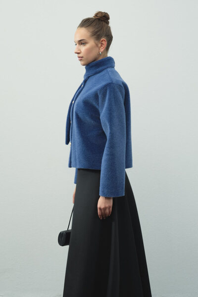 Hooopstore Κοντό μπουφάν Indigo με λεπτομέρεια με κορδόνια που δένουν το φουλάρι