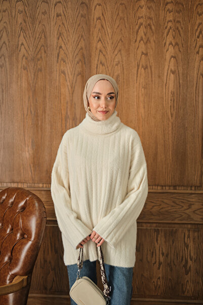 LOCCO Women's High Neck Plush Knit Sweater Ecru