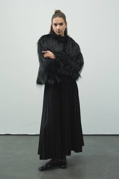 Hooopstore Κοντό μαύρο μπουφάν από ψεύτικη γούνα