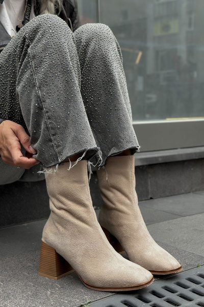 Shoebutik Cizme de damă Marien din piele intoarsa bej cu toc gros