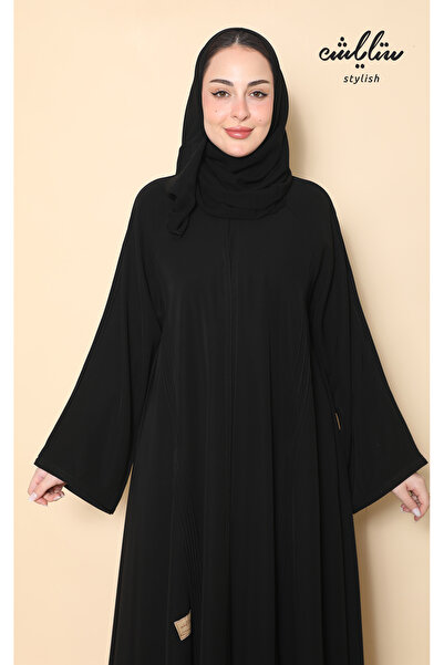 Stylish A black button-down abaya with soft pleats
