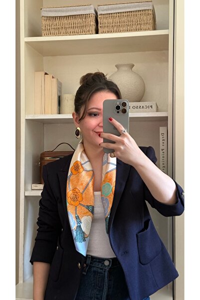 Muse Sister Kyra Foulard