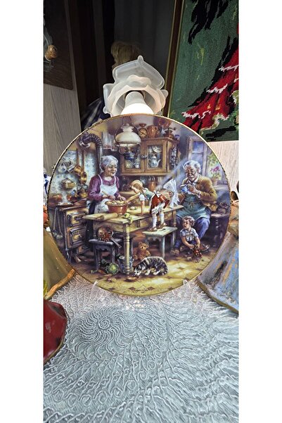 Weımar Porcelain Story Themed Wall Plate 22 cm