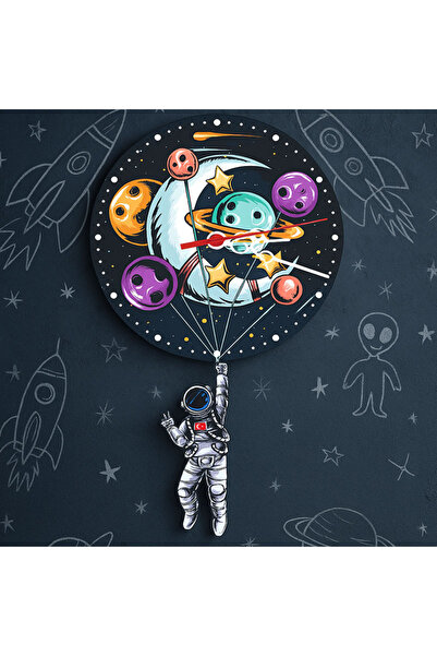 Genel Markalar Astronot Tasarımlı Sarkaçlı Ahşap Duvar Saati