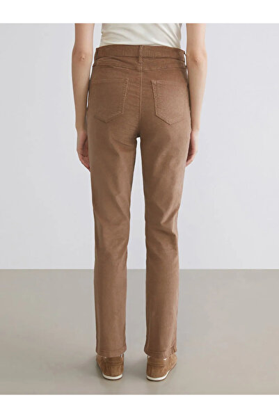 LC Waikiki Dar Fit Kadife Kadın Pantolon