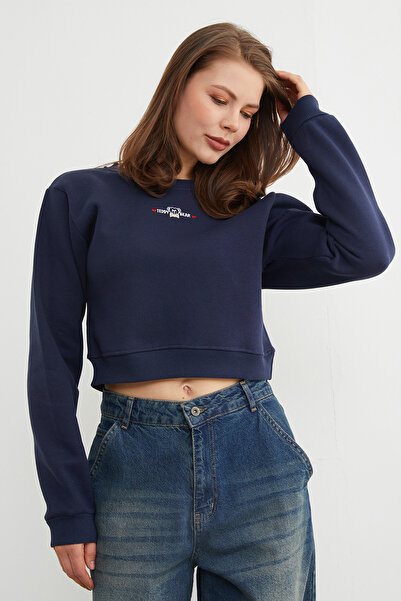 Fulla Moda 3-нитковий кроп-светр з вишивкою ведмедика