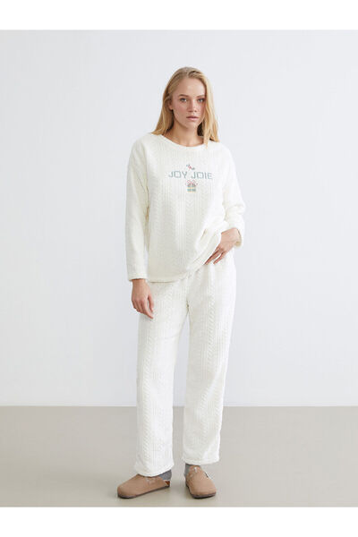 LC Waikiki Vizyon New Season Crew Neck Embroidered Women's Plush Pajama Set