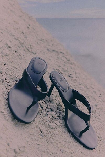 H&M صنادل بكعب