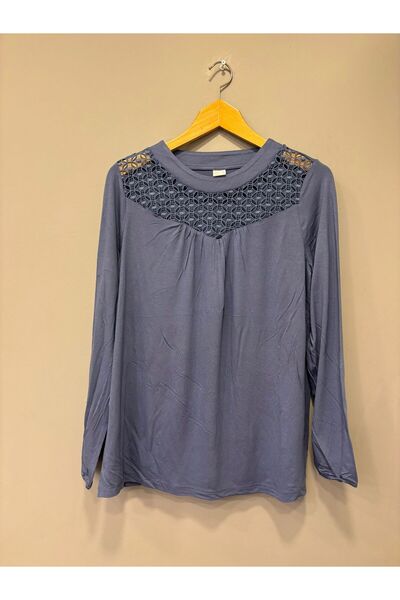 MEGHAN L.A Μπλούζα από μαλακό ελαστικό ύφασμα με λεπτομέρεια από δαντέλα μεγάλου μεγέθους