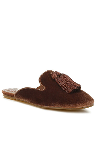 london Rag حذاء نسائي من المخمل بتفاصيل شرابة باللون البني