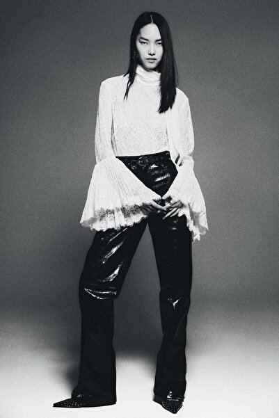 H&M Trumpet-sleeved lace blouse