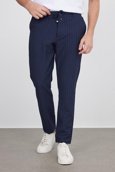 Tudors Erkek Slim Fit Dar Kesim Gofre Kumaş Beli Bağcıklı Çizgili Lacivert Pa...