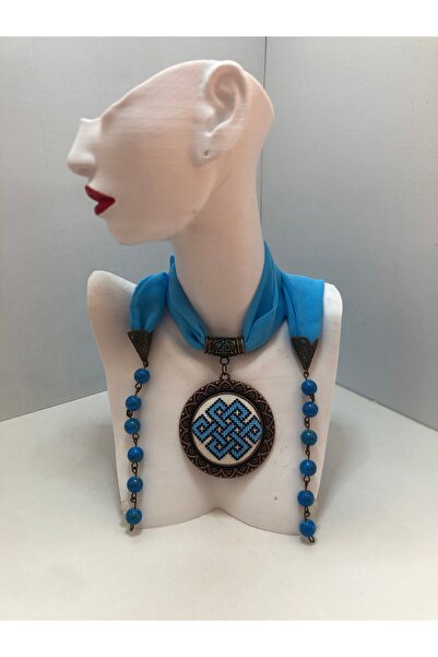 Tomars Kanaviçe İşlemeli Fular Kolye