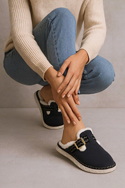 Fulla Moda Papuci de casă cu detaliu de cataramă și blană în interior