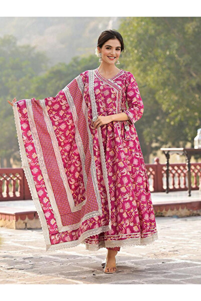 Ishin By Styli Pink Floral Kurta and Pant with Dupatta Set
