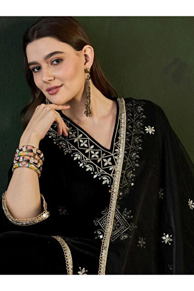 Ishin By Styli Black Velvet Kurta with Pants and Dupatta Set