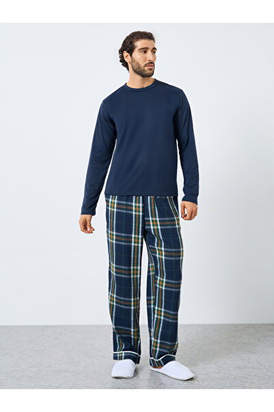 Styli Family Pyjamas - Men Long Sleeve T-Shirt and Checked Pyjama Set